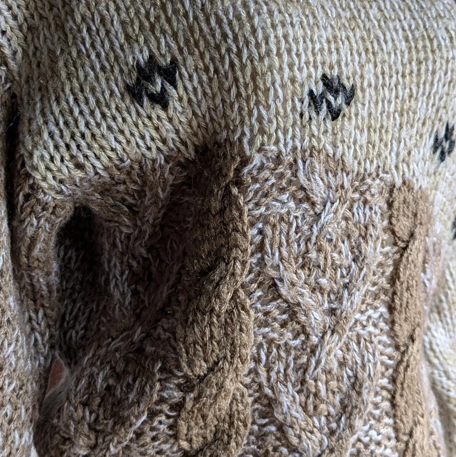 80s Vintage Chunky Coffee-and-Cream Acrylic Sweater