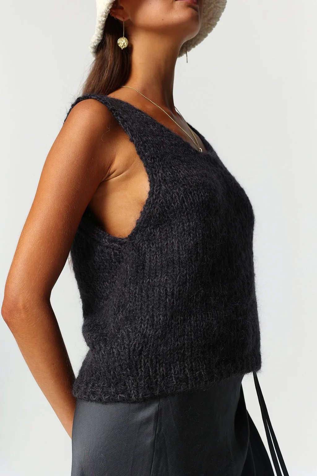 LOREN KNIT VEST