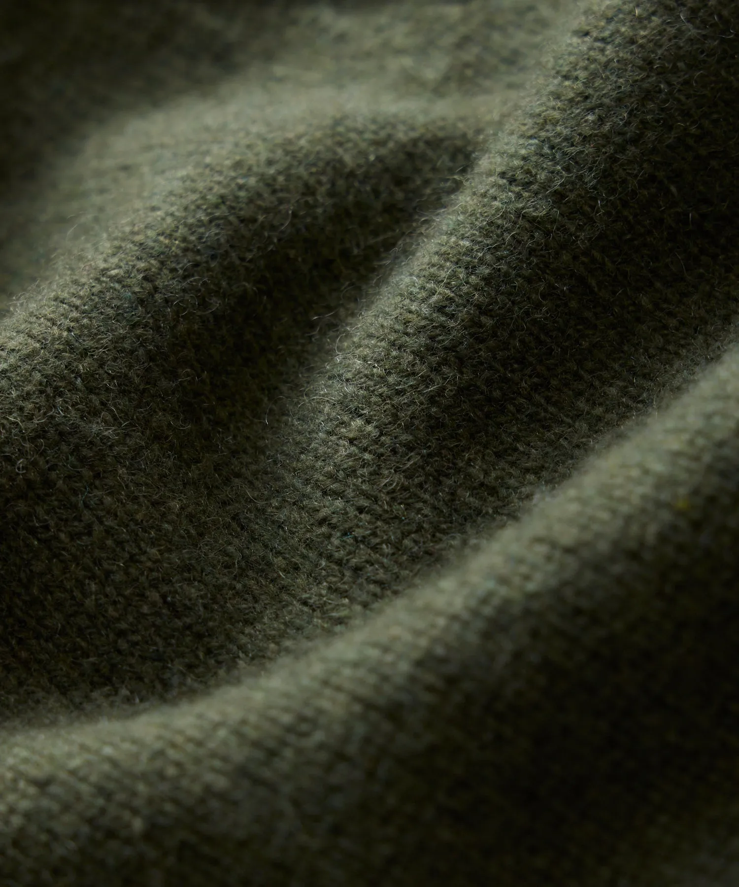 Nomad Cashmere Turtleneck in Deep Olive