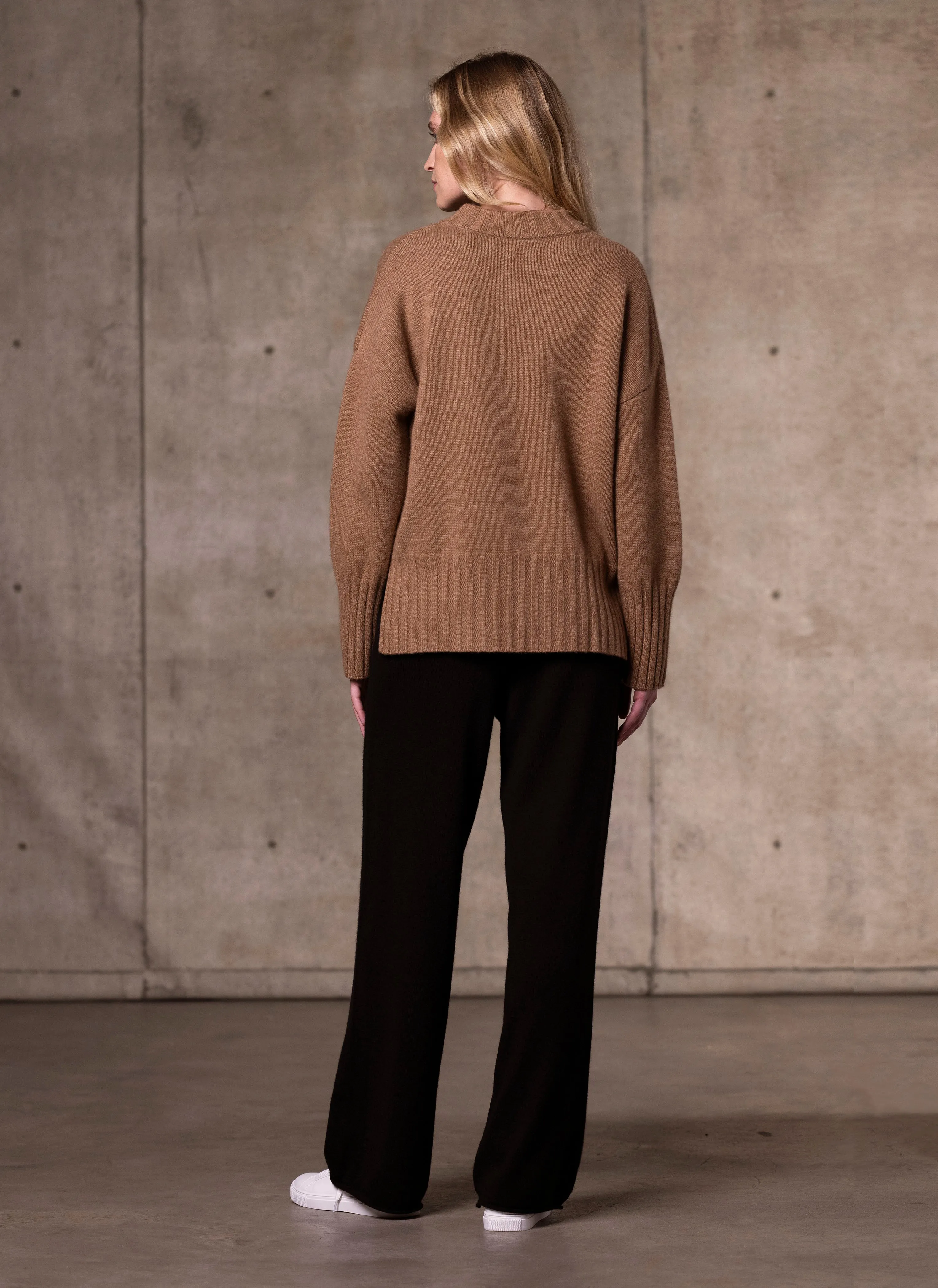 Women's Alessandra Mock Neck Knitted Cashmere Sweater in Camel